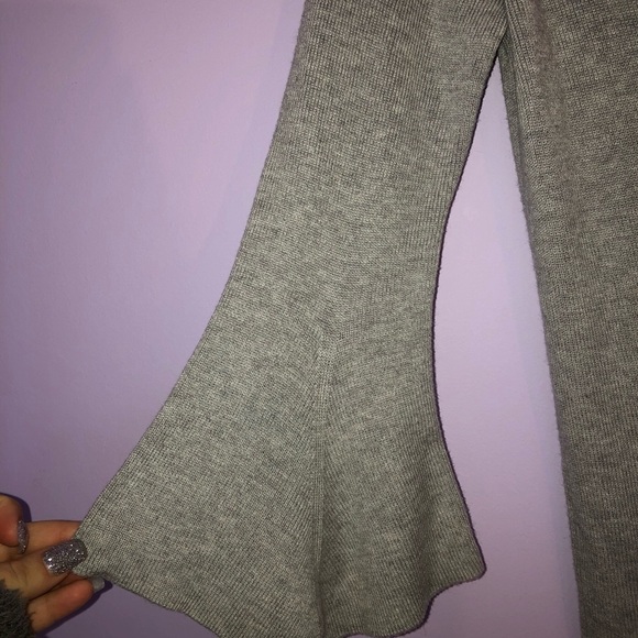 Splendid Gray Flare Sleeve V Neck Cashmere Blend Sweater Womens Small - Picture 7 of 8